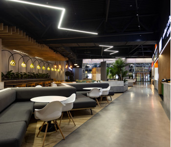 Дизайнерское освещение фуд-корта в торговом центре