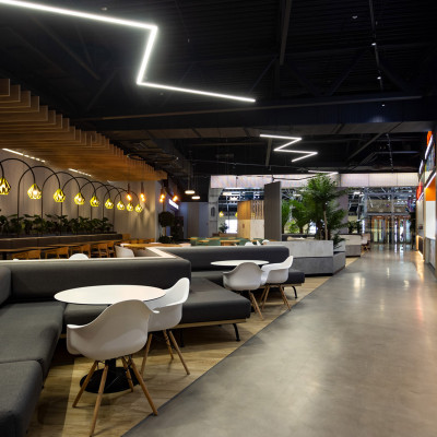 Дизайнерское освещение фуд-корта в торговом центре