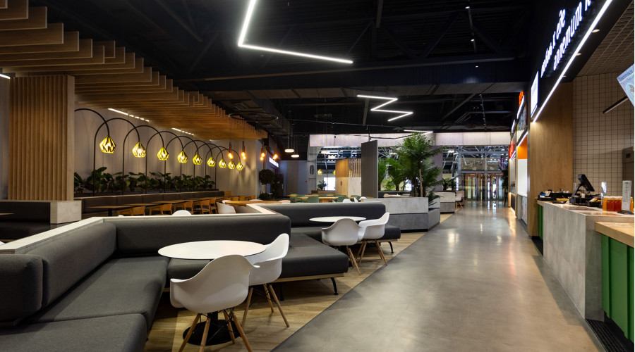 Дизайнерское освещение фуд-корта в торговом центре