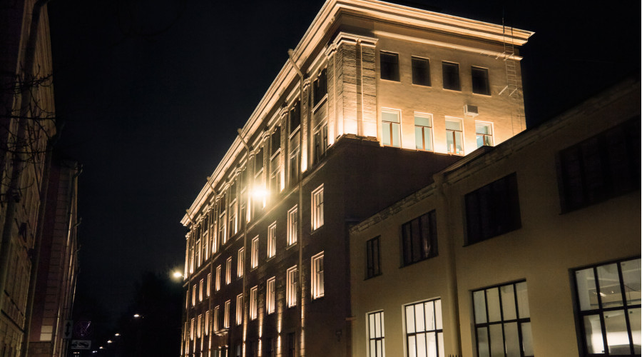 Архитектурная подсветка административного здания