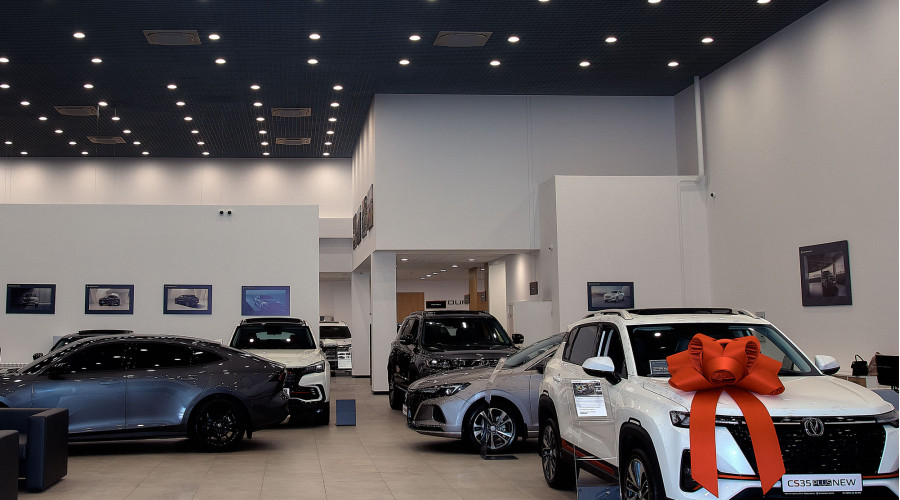  «Агат»: освещение автосалона в Ярославле