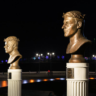 Аллея олимпийских чемпионов: подсветка бюстов