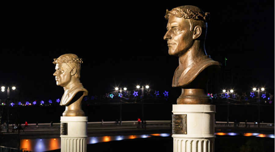 Аллея олимпийских чемпионов: подсветка бюстов