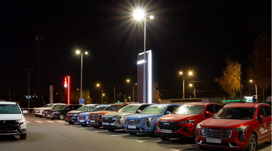 Автоцентр «Максимум»: замена светильников для автостоянки 