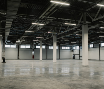 Салон «Автомотор»: освещение помещения свободного назначения 