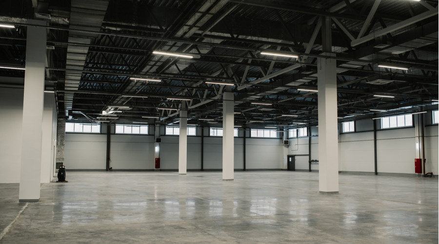 Салон «Автомотор»: освещение помещения свободного назначения 