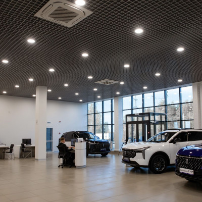 Автосалон FAW: замена освещения, повышение освещенности 