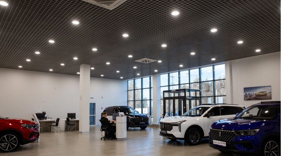 Автосалон FAW: замена освещения, повышение освещенности 