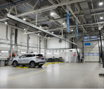 Автосалон Geely: внутреннее освещение для СТО