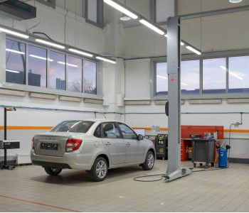 Автосалон LADA: внутреннее освещение для СТО