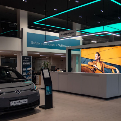 Автосалон Volkswagen: внутреннее освещение 