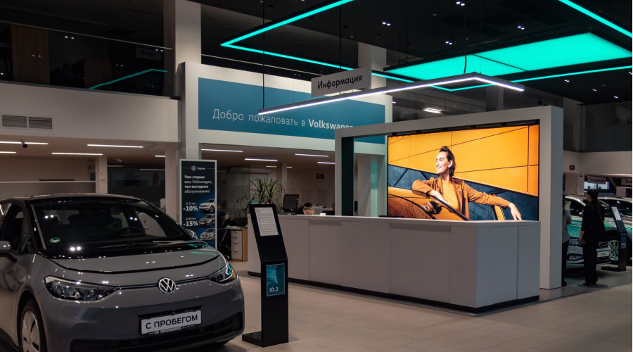 Автосалон Volkswagen: внутреннее освещение 