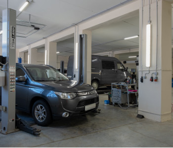 Автосервис «Автоцвет»: замена люминесцентных светильников