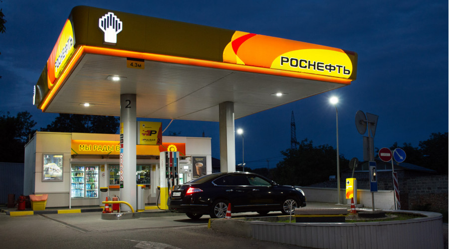 АЗС «Роснефть»: подсветка заправочной станции и подъезда к ней