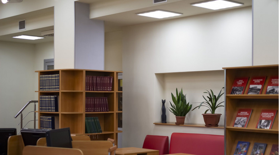 Библиотека в Петербурге: замена люминесцентных светильников  