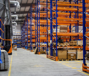 Blumaq: освещение складского комплекса