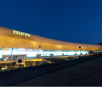 Центр мебели и интерьера: освещение фасада 