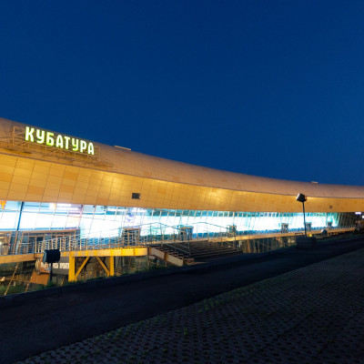 Центр мебели и интерьера: освещение фасада 