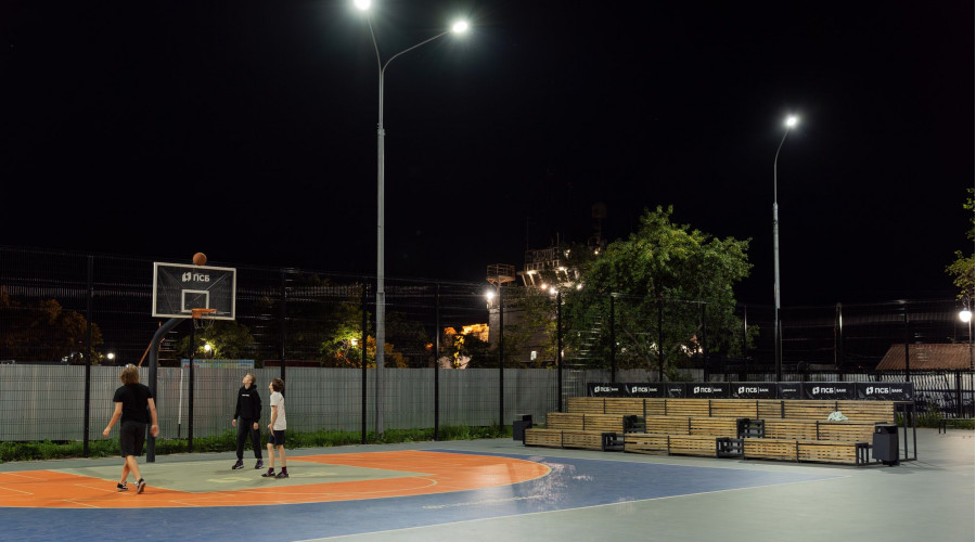  Центр уличного баскетбола: освещение открытой площадки  