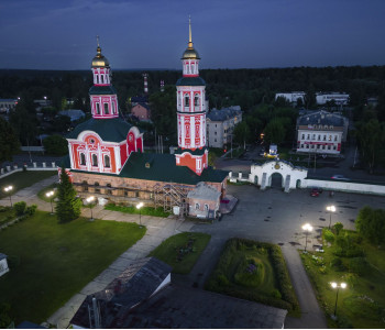 Церковь Троицы Живоначальной: освещение уличной территории