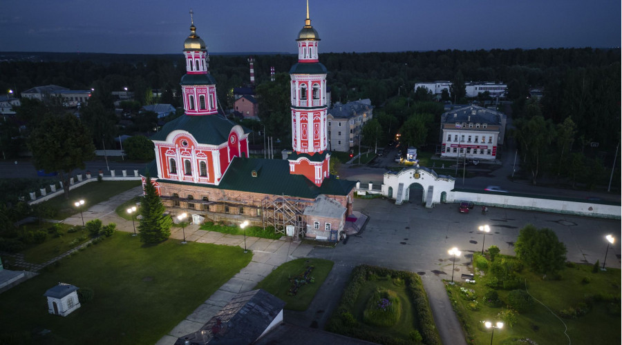 Церковь Троицы Живоначальной: освещение уличной территории