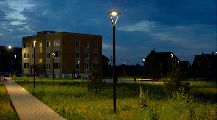 Чистопрудный сквер в Ижевске: уличное освещение 