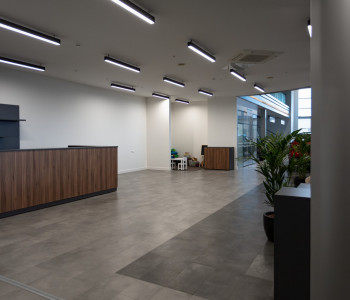 Дилерский центр «ИАТ Парнас»: внутренне освещение