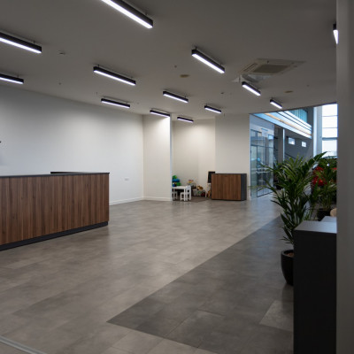 Дилерский центр «ИАТ Парнас»: внутренне освещение