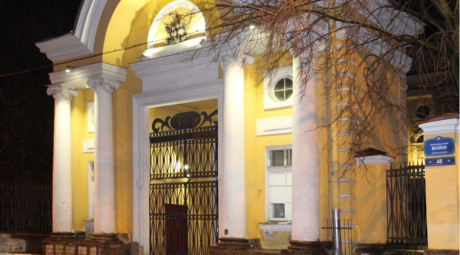 Фасад и территория университета им. А.И. Герцена