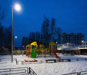 Глухарская улица (Санкт-Петербург): освещение придомовой территории