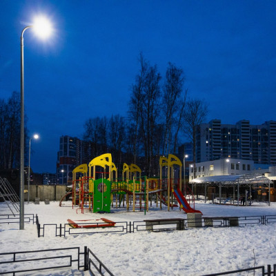 Глухарская улица (Санкт-Петербург): освещение придомовой территории