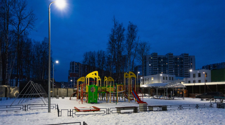 Глухарская улица (Санкт-Петербург): освещение придомовой территории