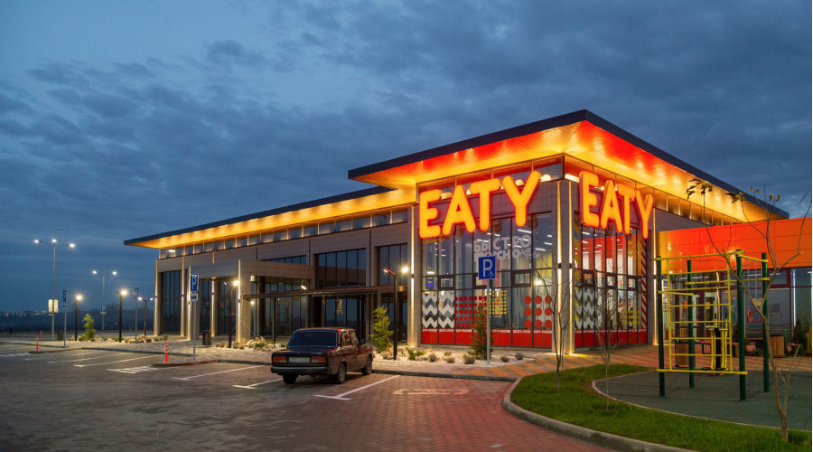 Кафе при АЗС: архитектурная подсветка здания 