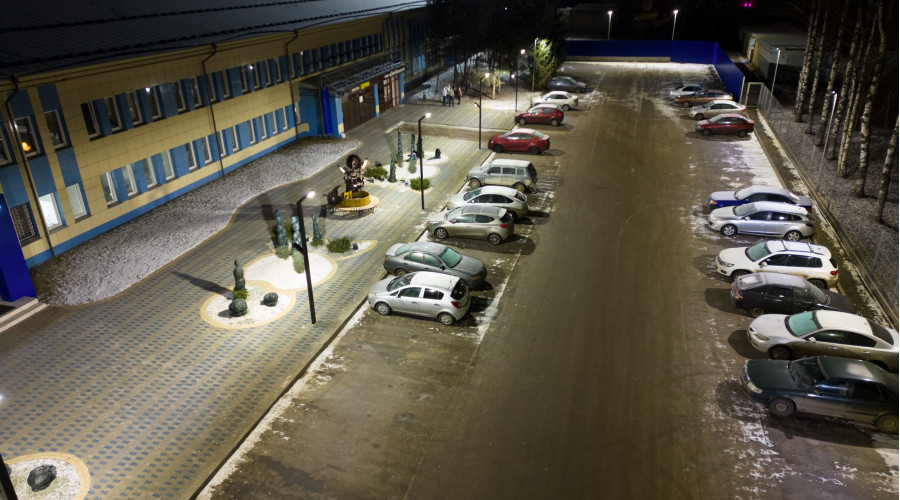 Компания «Здрава»: освещение тротуара и парковки 