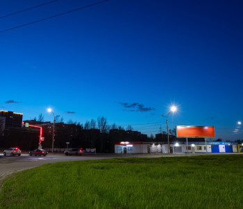 Круговой перекресток: уличное освещение