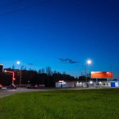 Круговой перекресток: уличное освещение