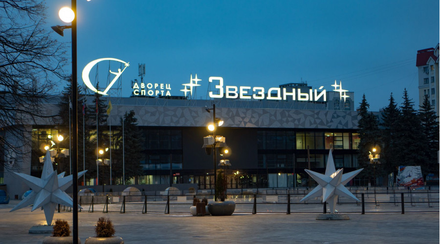 Липецк: освещение площади перед дворцом спорта  