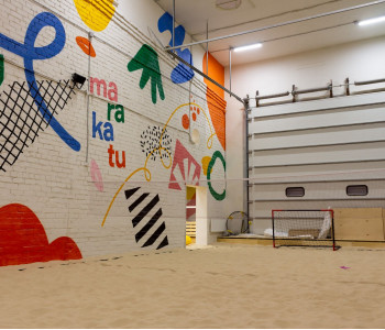 Освещение пляжной площадки Marakatu в Петербурге 