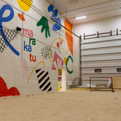 Освещение пляжной площадки Marakatu в Петербурге 