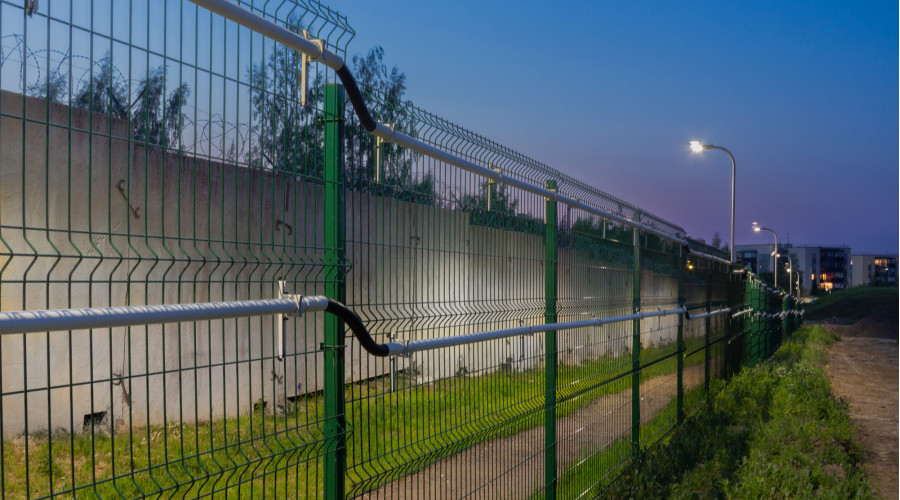 Охранное освещение периметра территории