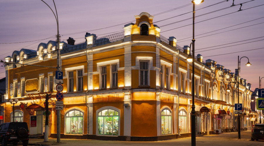 Административное здание XIX века: архитектурное освещение