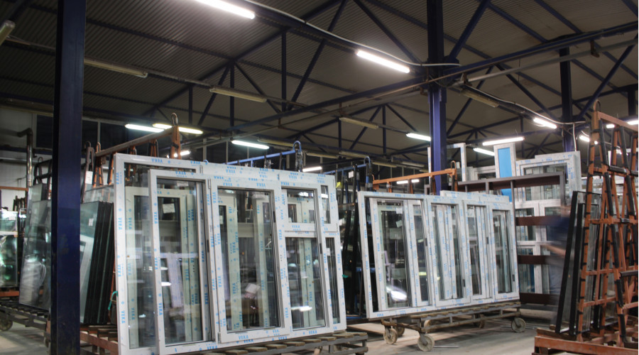 Оконный завод ООО «Лабрадор»: замена освещения