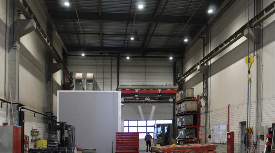 ООО «ПЕРИ»: освещение ремонтного цеха