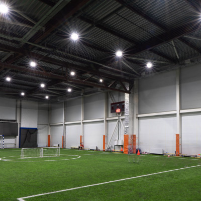 Освещение футбольного манежа