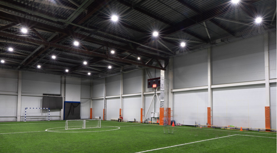 Освещение футбольного манежа