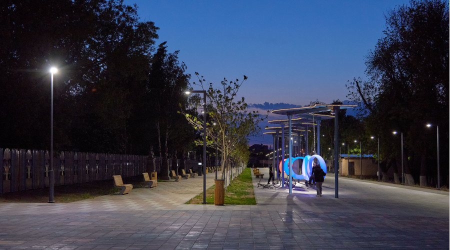 Русская площадь: освещение тематической зоны отдыха