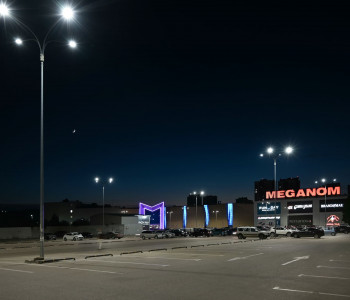Парковка ТРЦ «Меганом»