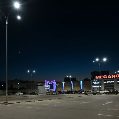 Парковка ТРЦ «Меганом»