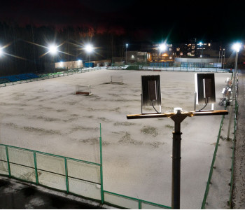 Училище олимпийского резерва: освещение площадки для хоккея