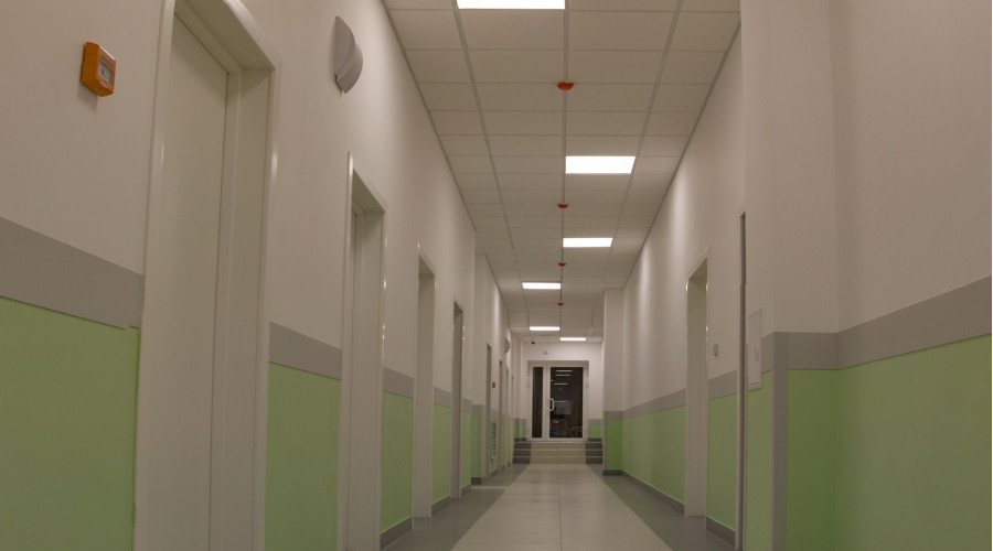 Поликлиника: комплексное освещение нового корпуса 